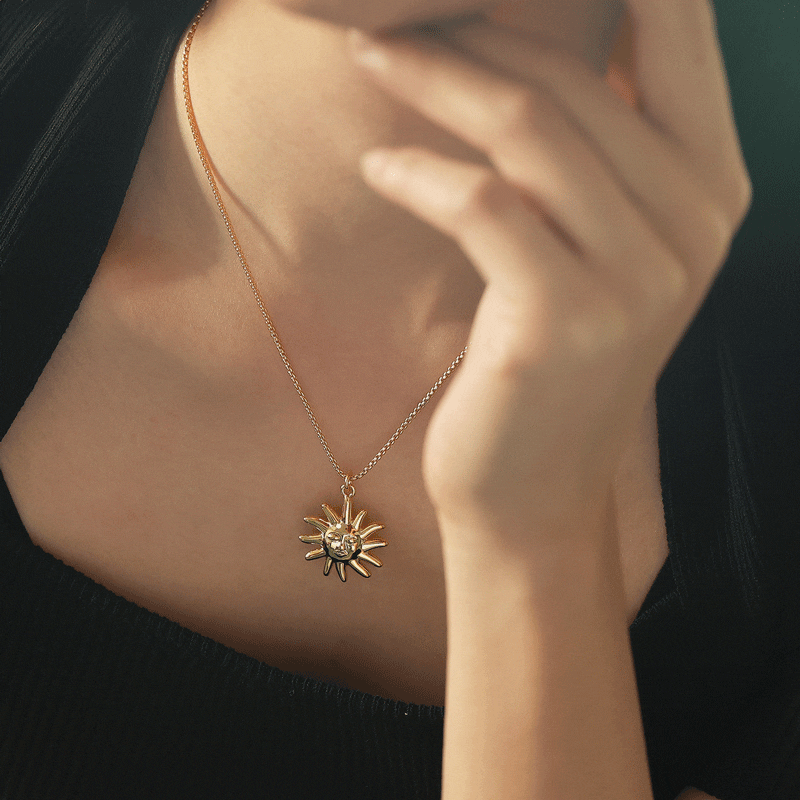 Little Sun Pendant Necklace - Delicate Daisy Flower Design