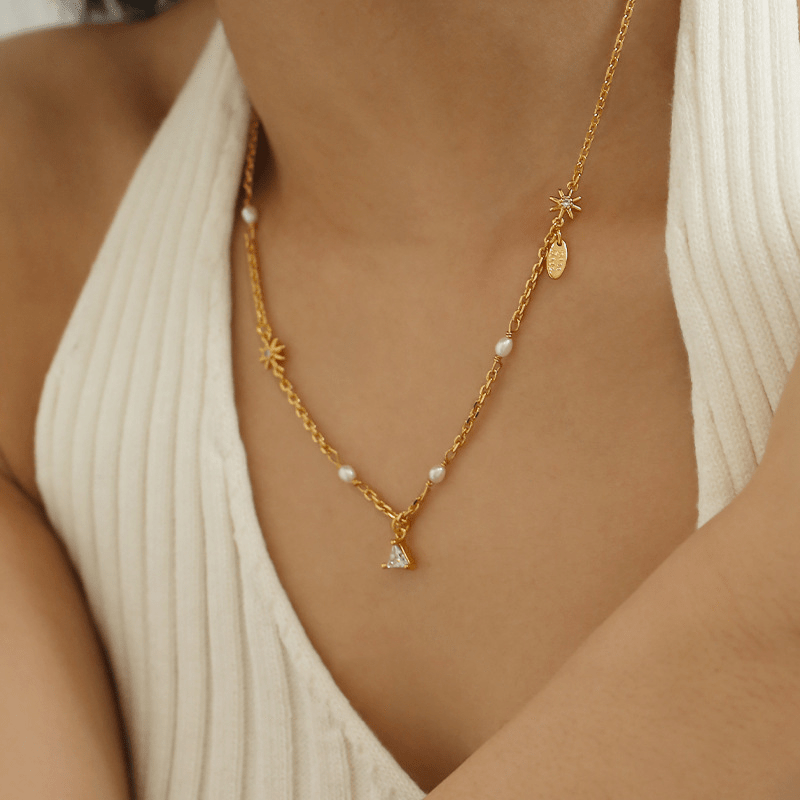 Hexagram Shaped Zircon Pearl Necklace - Elegant Geometric Design with Sparkling Zircon and Lustrous Pearls